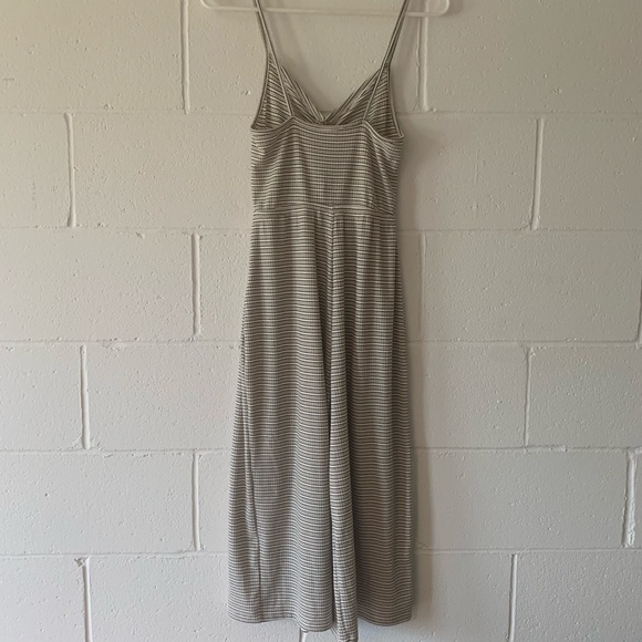 Super flattering romper - Picture 2 of 3